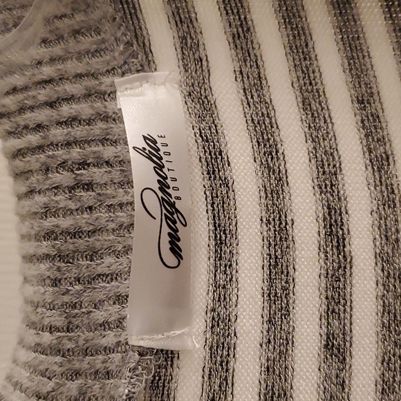 Brand New NWOT Gray Striped Soft V Neck Sweater - Picture 3 of 4